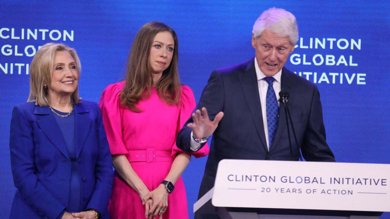 image of bill and Hillary Clinton