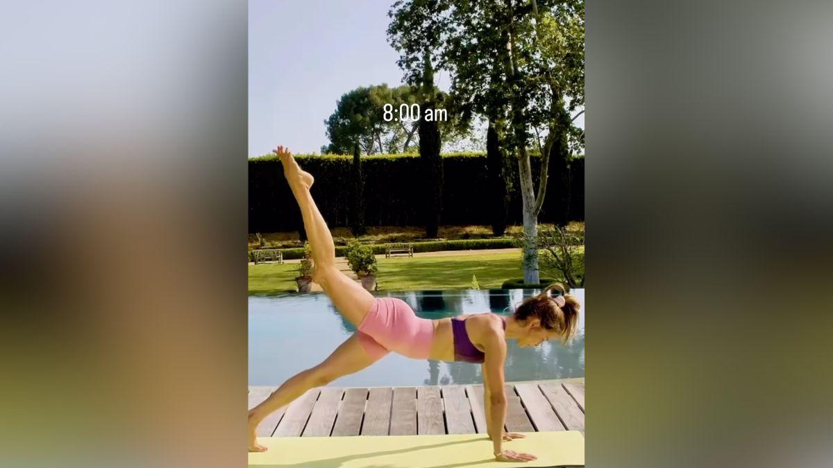 Image of Brooke Burke dished on her love of smoothies in a recent interview.