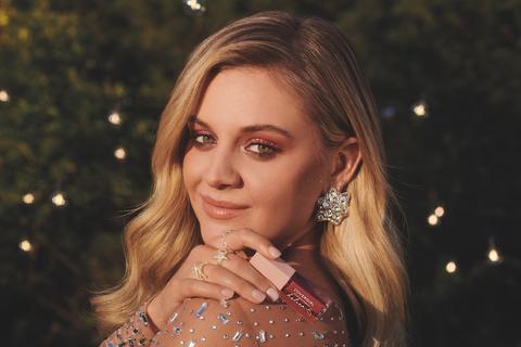 covergirlkelsea ballerini exhibitionist liquid glitter shadowcampaign visual