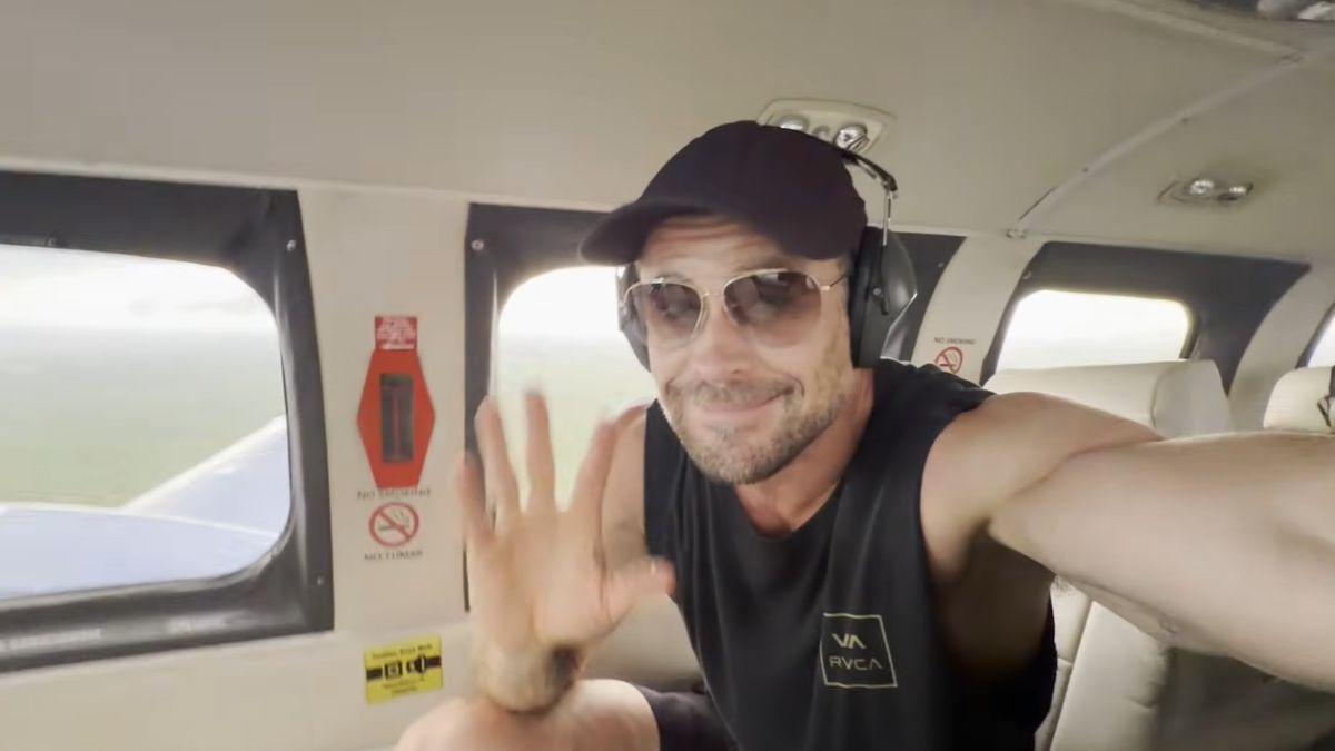 Image of Chris Hemsworth's plane flew through severe weather as lightning flashed outside during the family's Costa Rica trip.