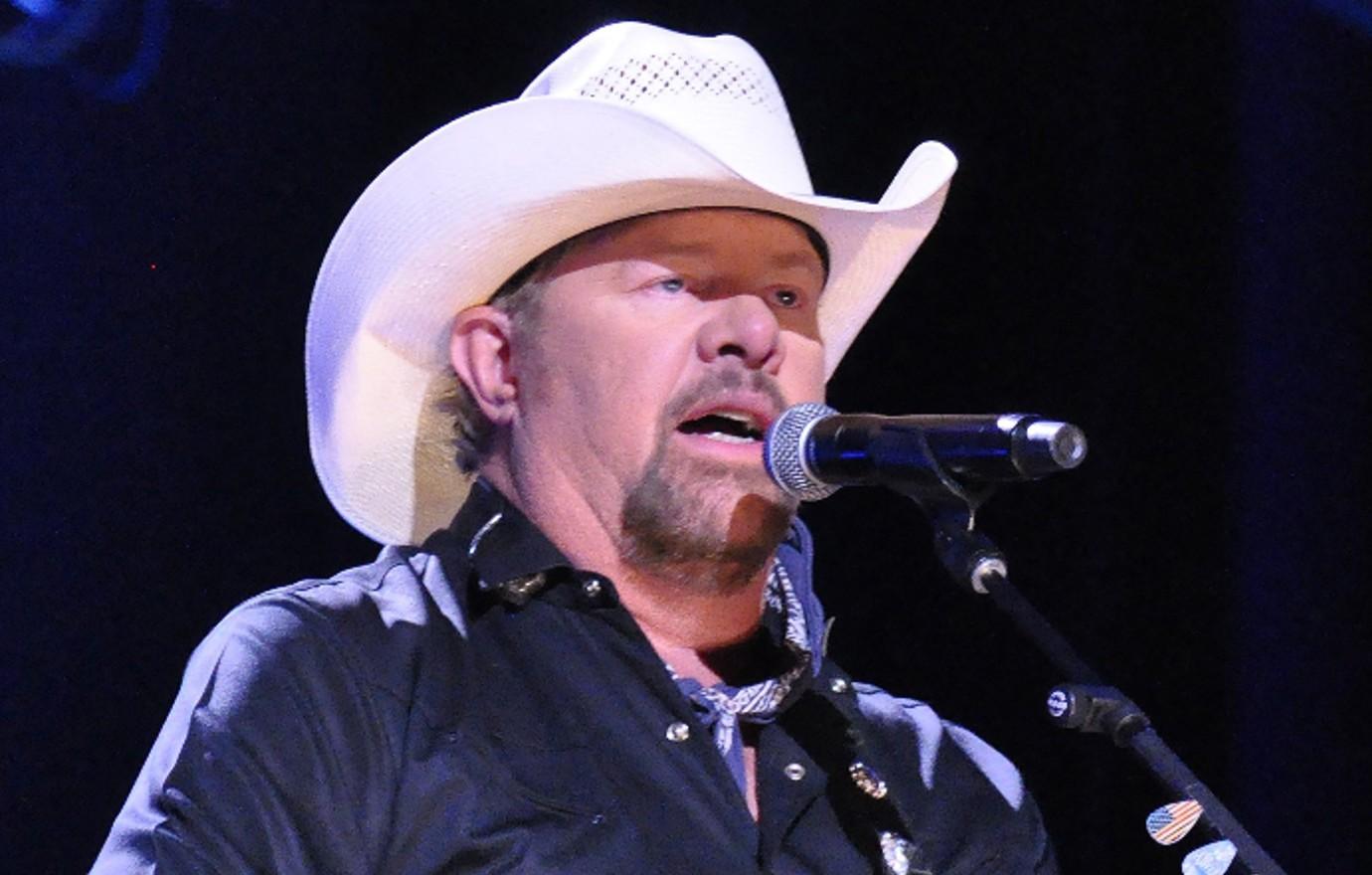 toby keith told brett favre he quit chemo days before his tragic death