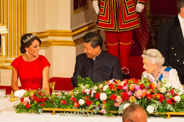 Kate middleton tiara red gown 01