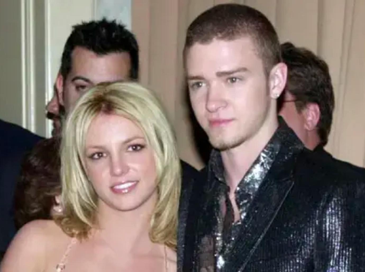 britney spears flaunts cleavage apologizes justin timberlake photos