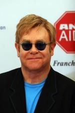 2010__01__FP_3598931_BARM_Elton_John_Adoption_091409 150×225.jpg