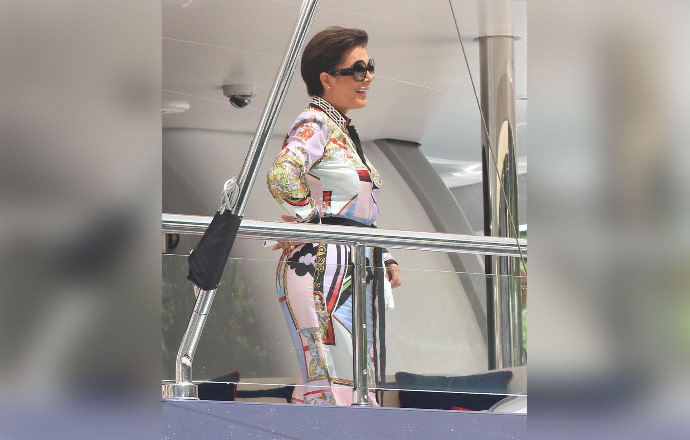 Kris jenner unrecognizable new photo 3