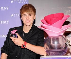 2011__06__Justin_Bieber_June28news 300×267.jpg