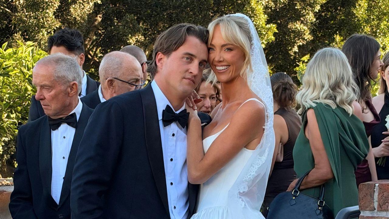 image of Annie Knight's wedding dress was $5,000.