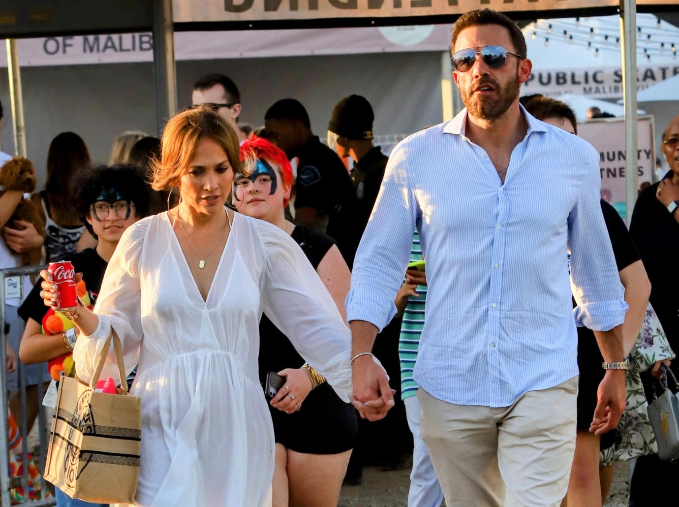 ben affleck jennifer lopez flea market lacma gala