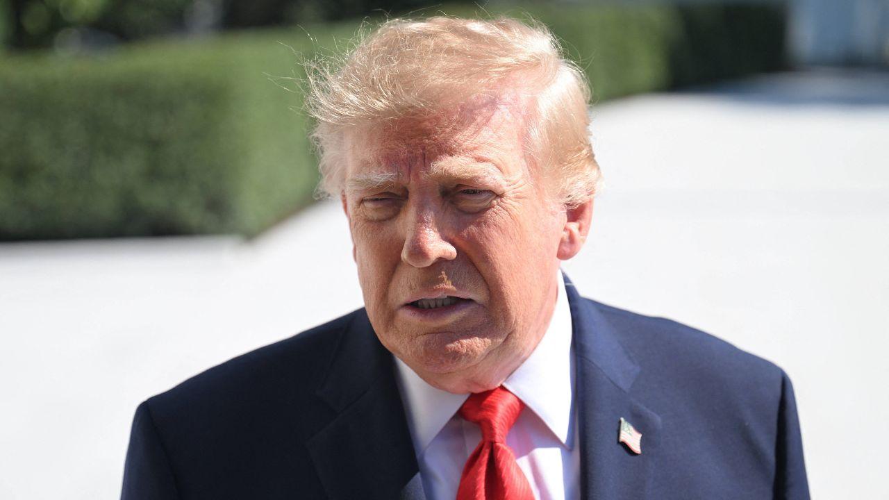 Photo of Trump continues to try and sell Trump merch as president.