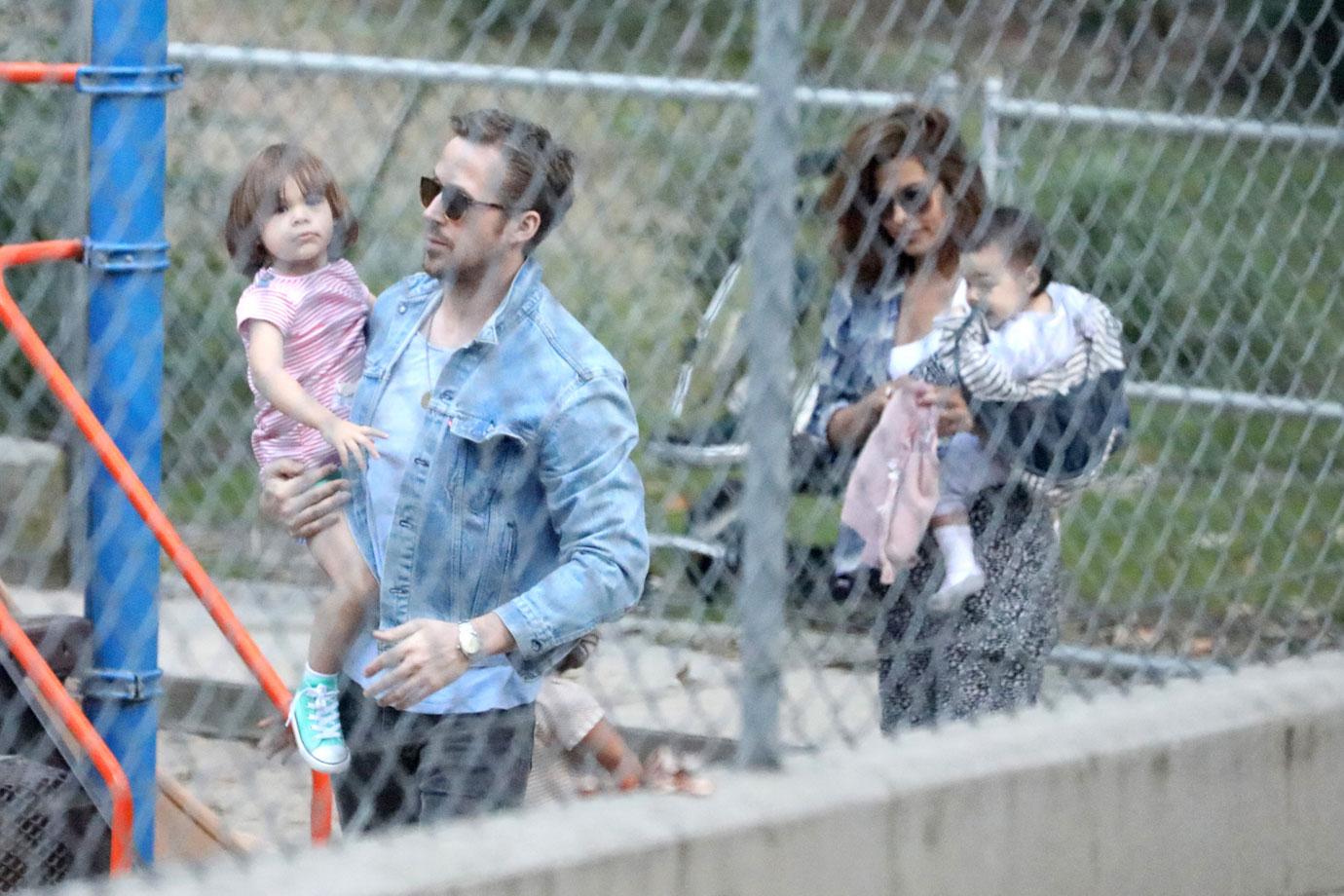 Ryan Gosling Eva Mendes Daughters Photos 04