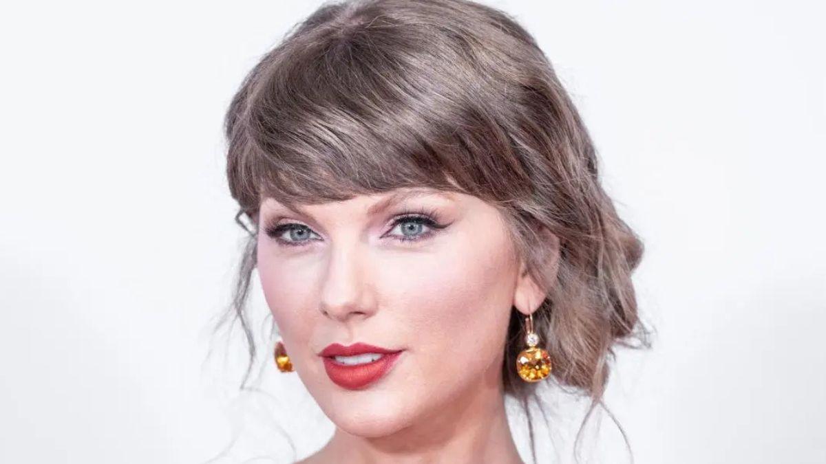 Taylor Swift & Travis Kelce Show Off Their Wedding Rings In 1st Outing