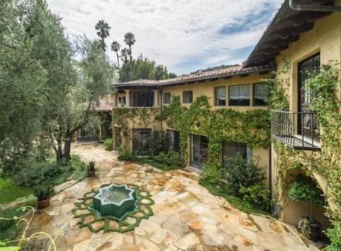 Check Out Christina Aguilera's New $10m Luxury Mansion And Who Her New Neighbor Is!