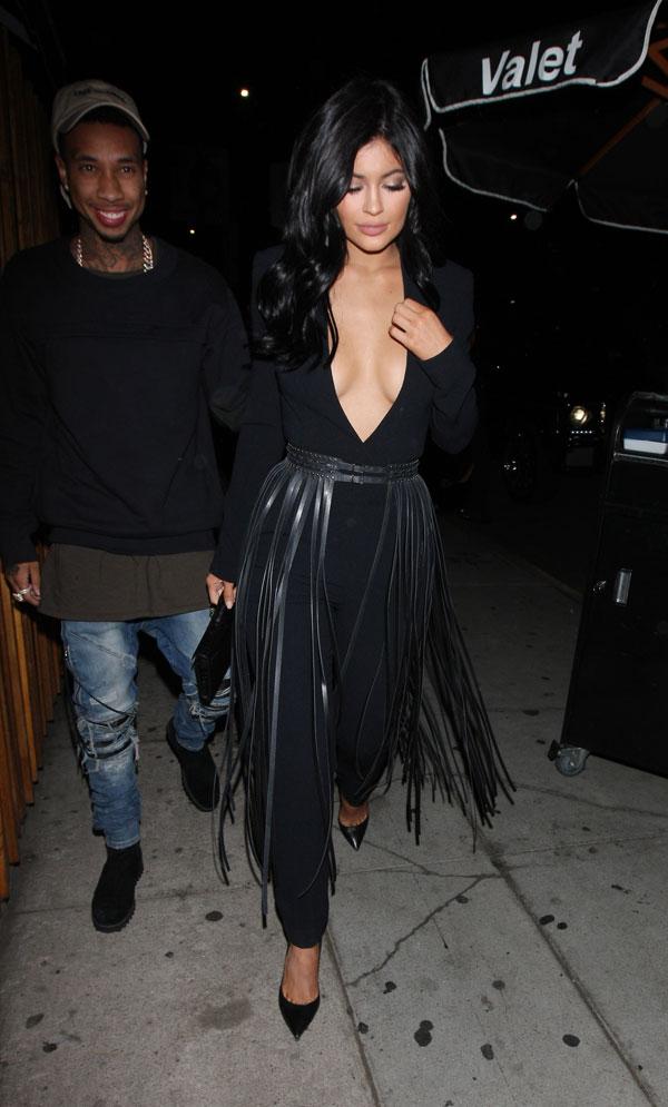 Kylie jenner tyga cleavage3