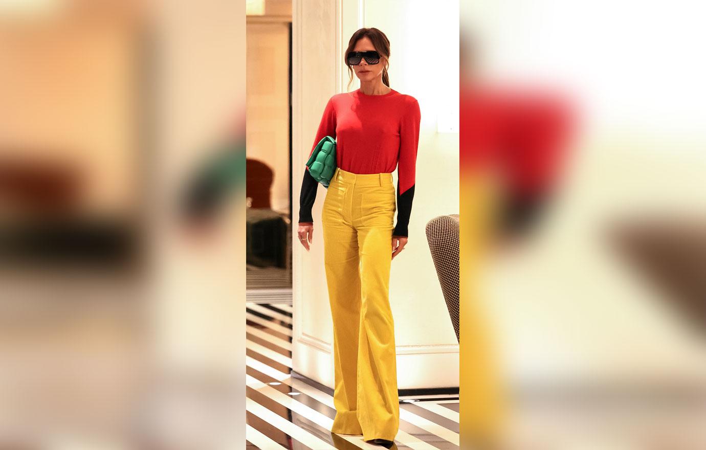 Dårlig skæbne Gå vandreture rør Victoria Beckham Leaves NYC Hotel In Colorfully Cool Clothes