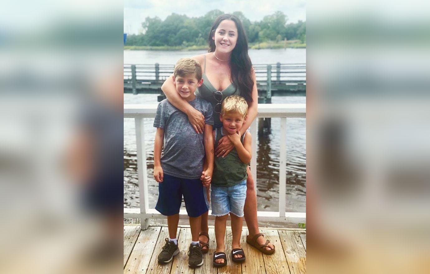 Fans slam jenelle evans using sons as photo ops 01