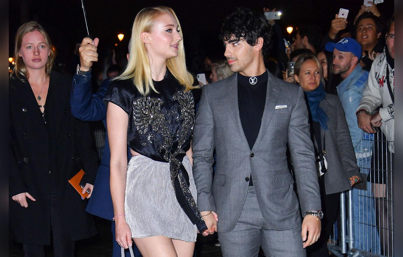 Joe Jonas & Sophie Turner Finally Make First Red Carpet Appearance  Together!: Photo 4157719, Fashion, Joe Jonas, Sophie Turner Photos