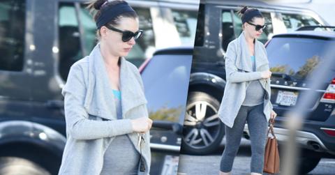 anne hathaway pregnant