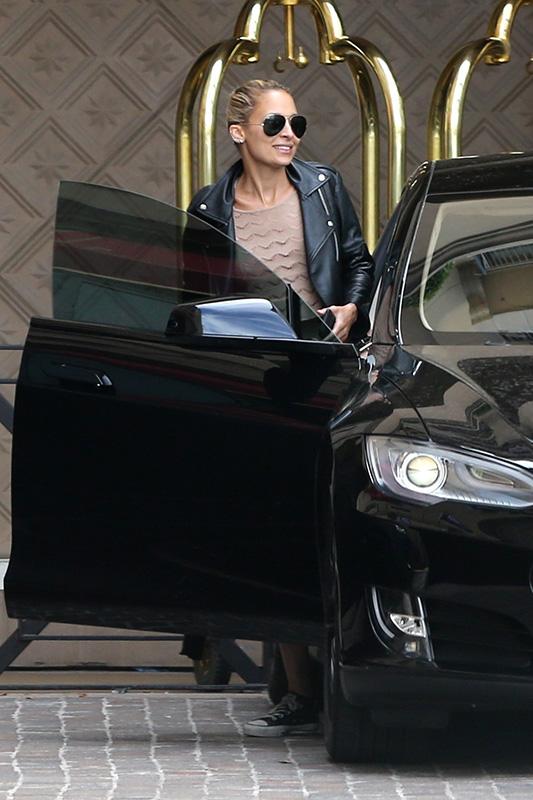 *EXCLUSIVE* Cameron Diaz and Nicole Richie meet up for a girls lunch at the Montage