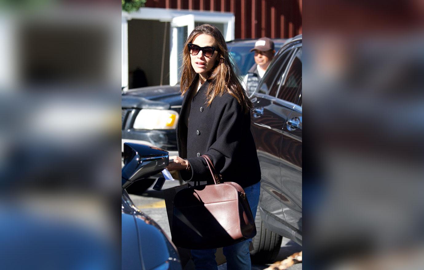 Jennifer Garner out in Brentwood CA Christmas shopping