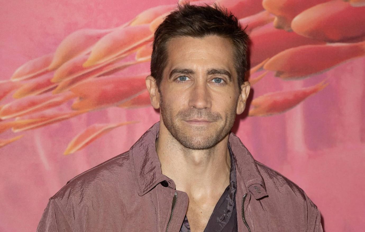 jake gyllenhaal: 'Where is Jake Gyllenhaal? Let's talk.' Fans troll actor  after Taylor Swift releases 10-minute version of 'All Too Well' - The  Economic Times