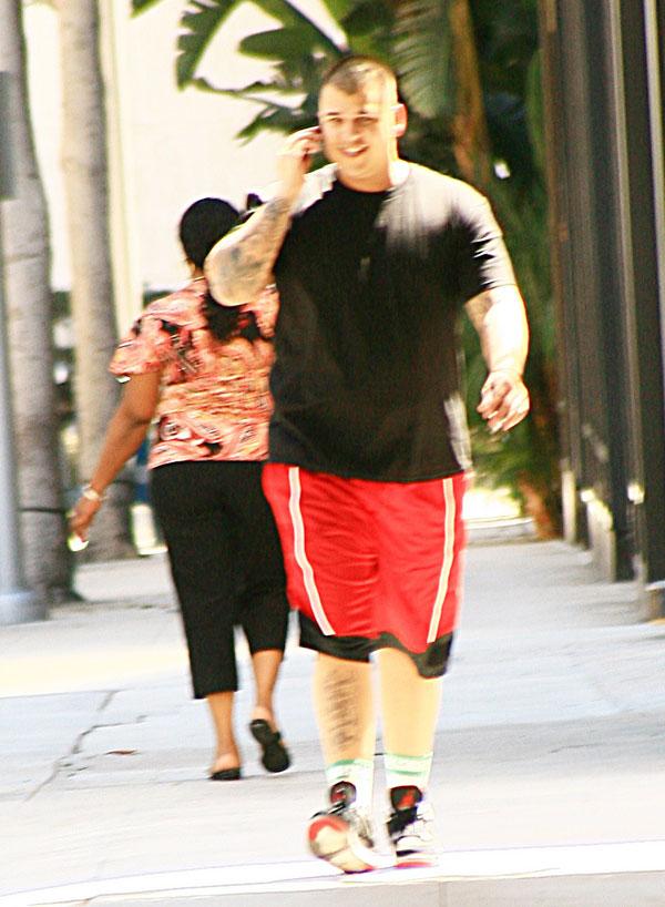 Rob kardashian weight loss kris jenner kuwtk paycheck cameras 04