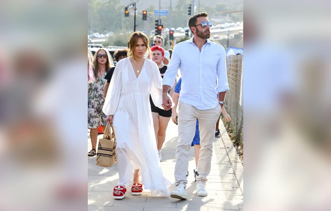 loved up jennifer lopez ben affleck enjoy malibu chili cook off with pop stars twins