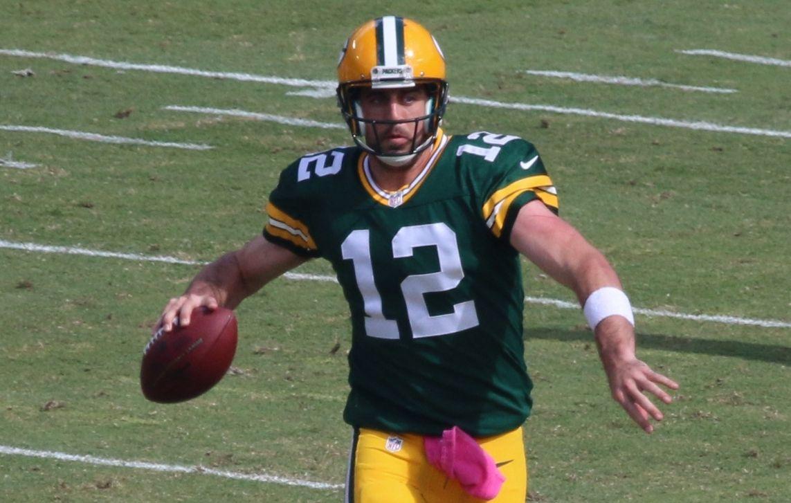 green bay packers aaron rodgers allen lazard fined for breaching nfl covid  protocols