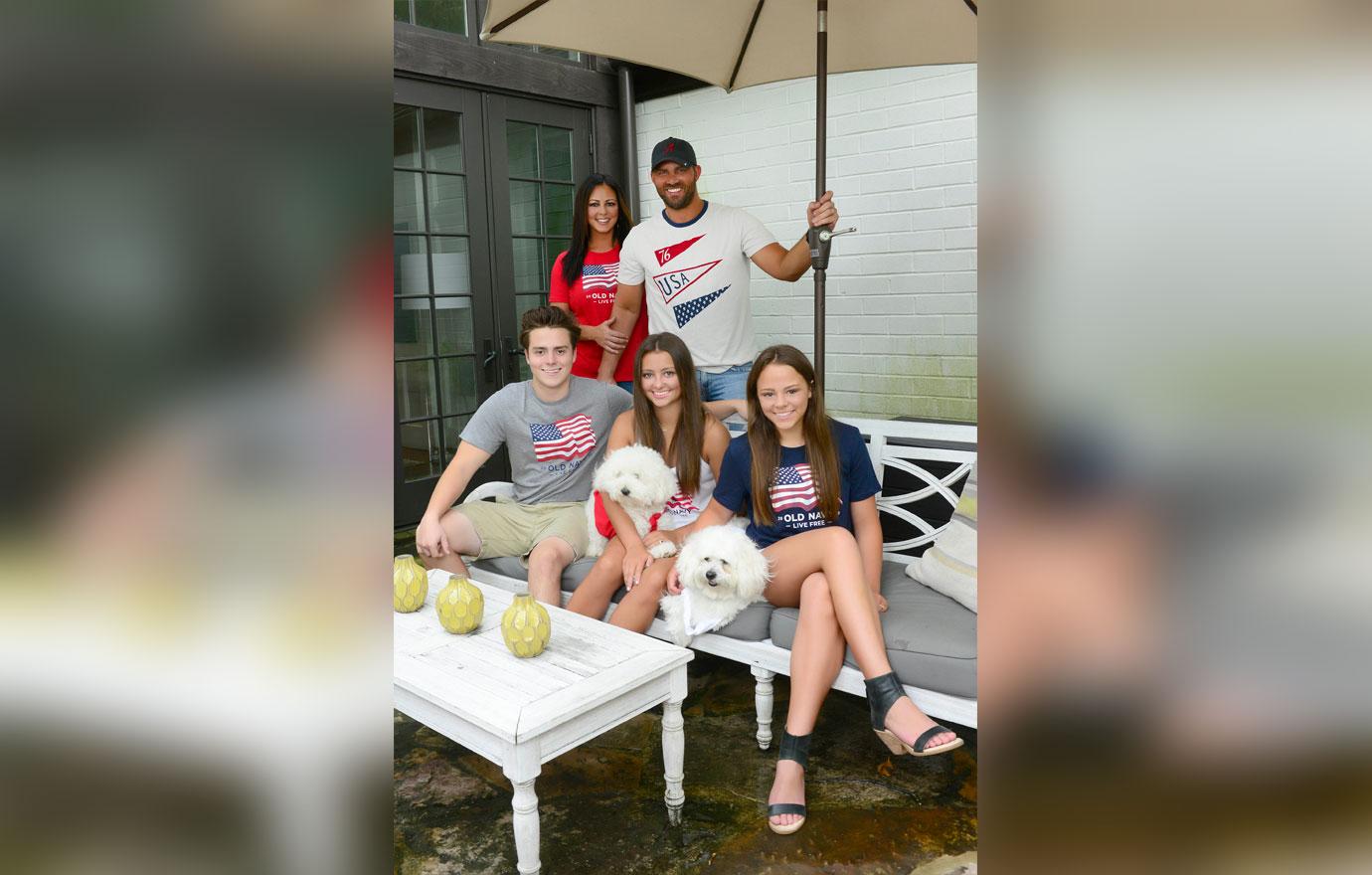 Sara Evans and Family Gear up for 4th of July