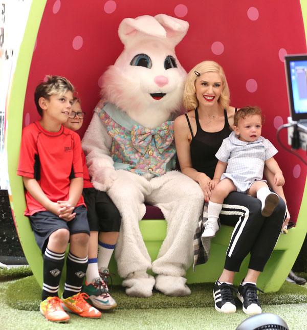 Gwen stefani sons easter bunny 03