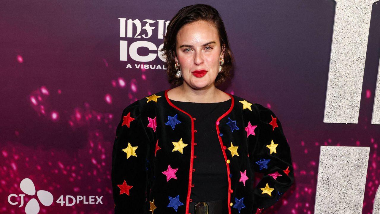 Image of Fans praised the 32-year-old's daring outfit.