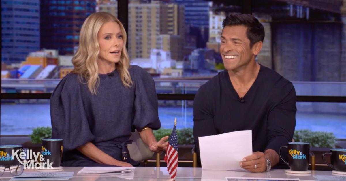 mark consuelos kelly ripa stunned men zipping front skin live watch
