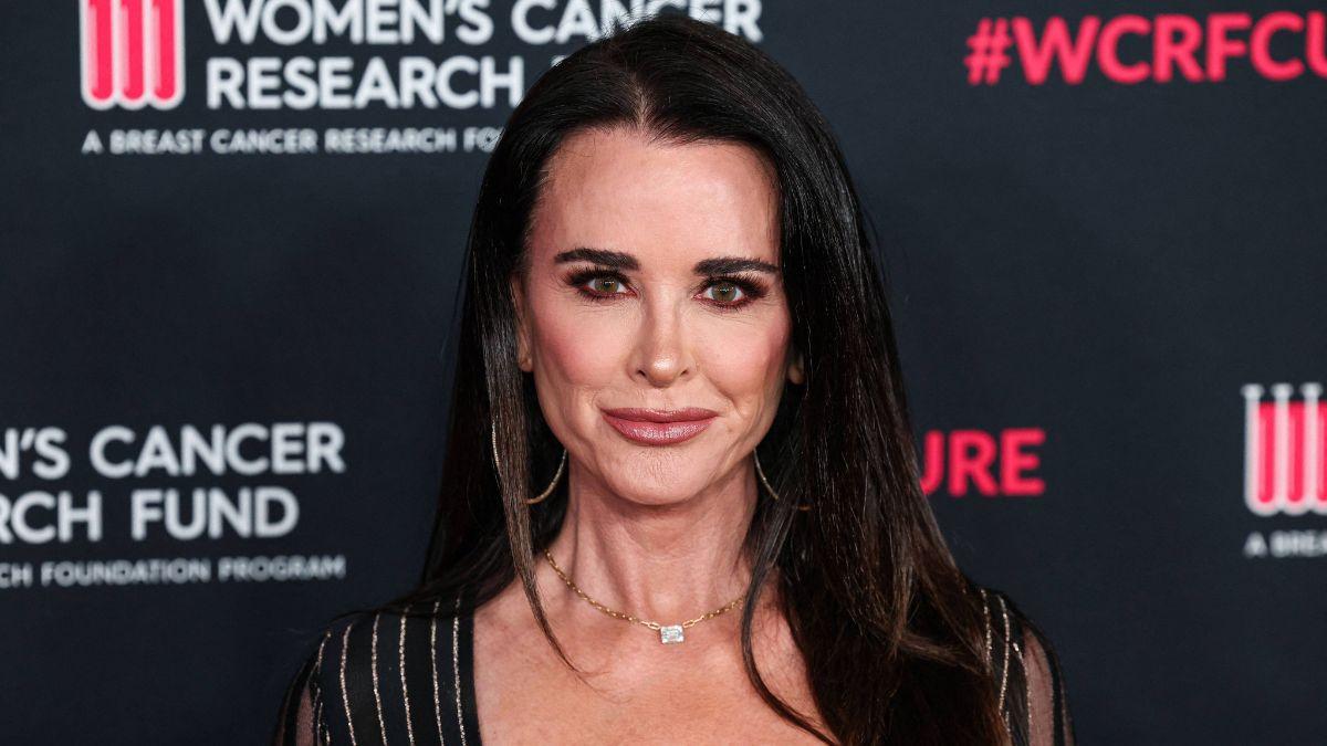 Image of Kyle Richards reacted to Mauricio Umansky's behavior at a party.