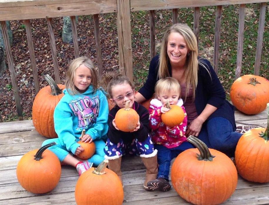 Leah messer pumpkin picking 04