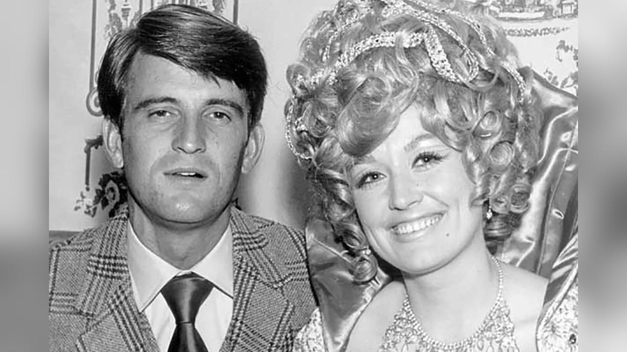 photo of Dolly Parton admitted she ignored her own health woes while caring for husband Carl Dean.