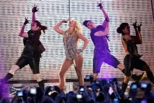 2011__03__Britney_Spears_GMA_March29newsnea 300×201.jpg
