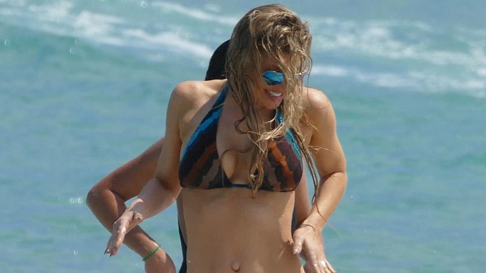 Working On Her Fitness! Fergie Shows Off Bikini Bod On Vacat