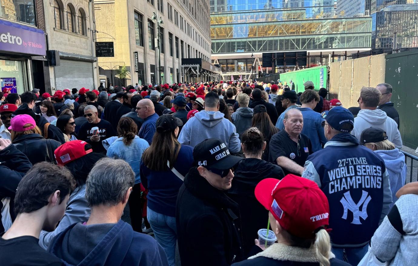 donald trump supporters pee little cups no public toilets nyc rally