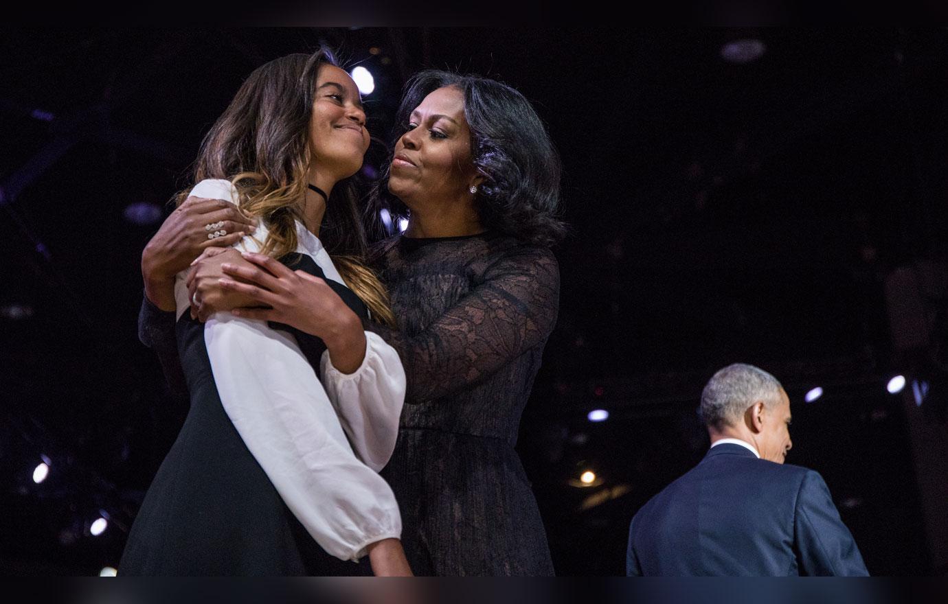 Michelle-Obama-Sasha-Malia-First-Kiss