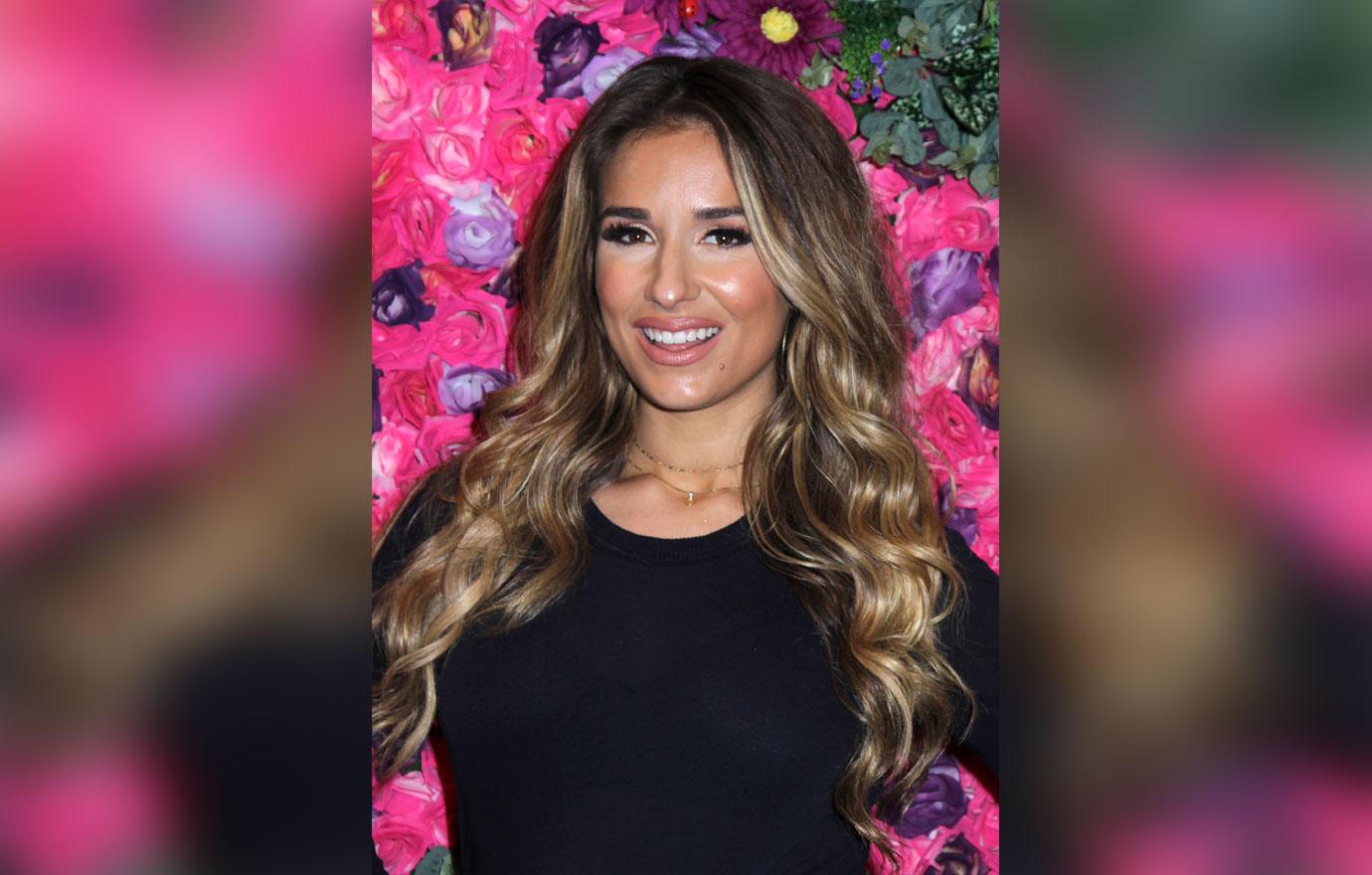 Jessie james decker breastfeeding mommy advice 6