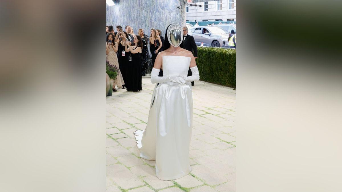 met gala  craziest outfits photos