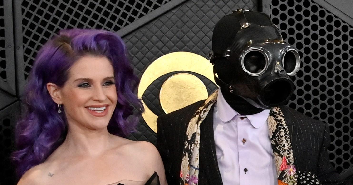 kelly osbourne reveals boyfriend sid wilson set himself fire scary accident