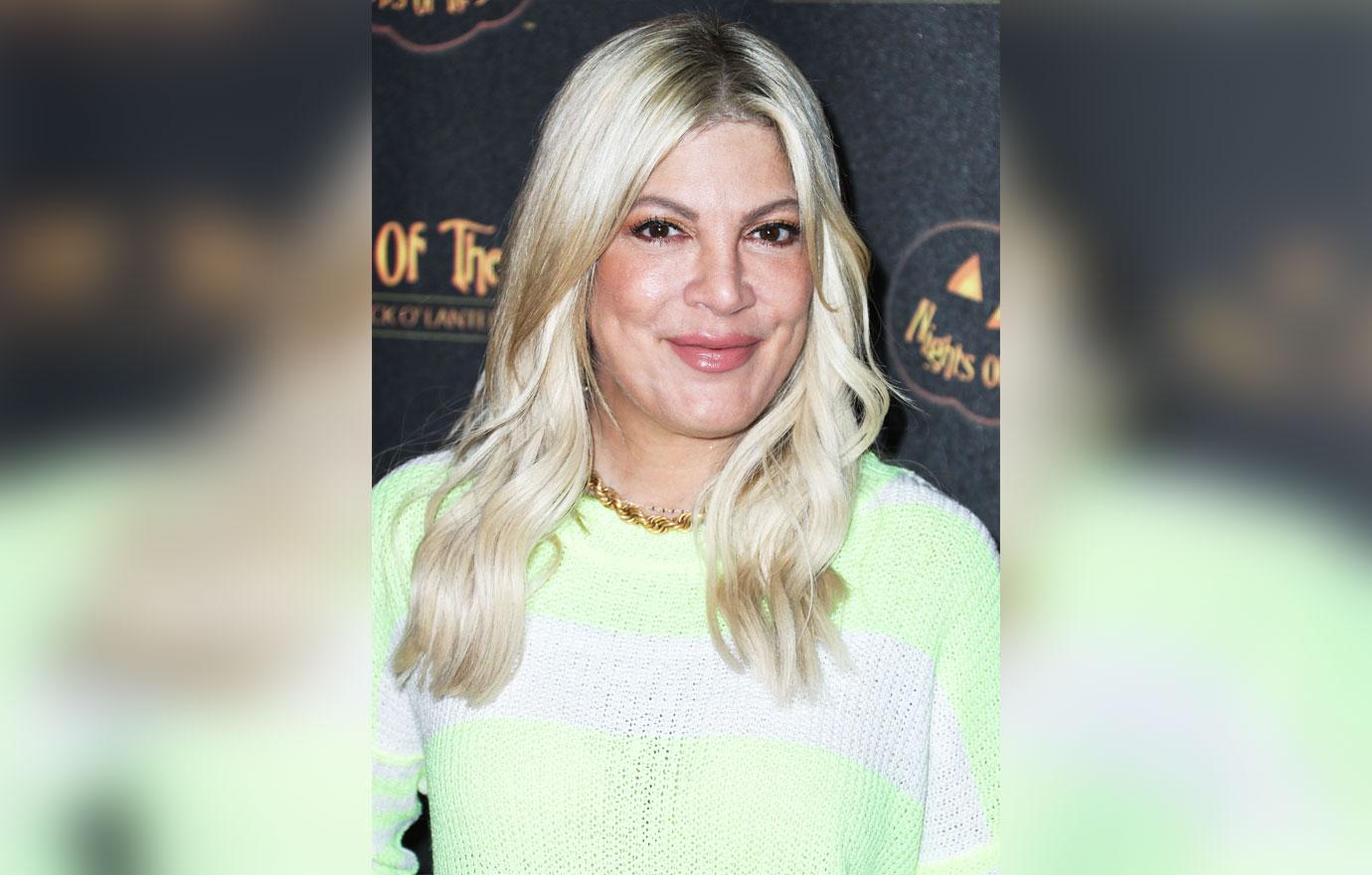 tori spelling shares christmas card without dean mcdermott split rumors mount