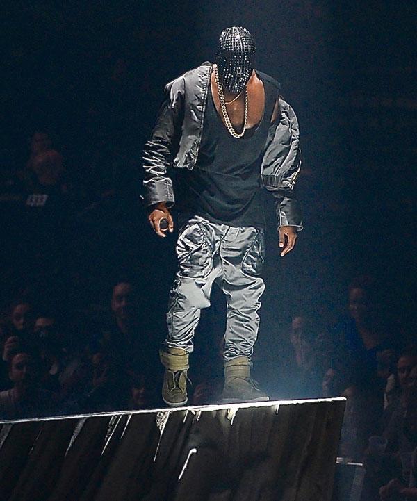 Kanye west video vanguard mtv awards