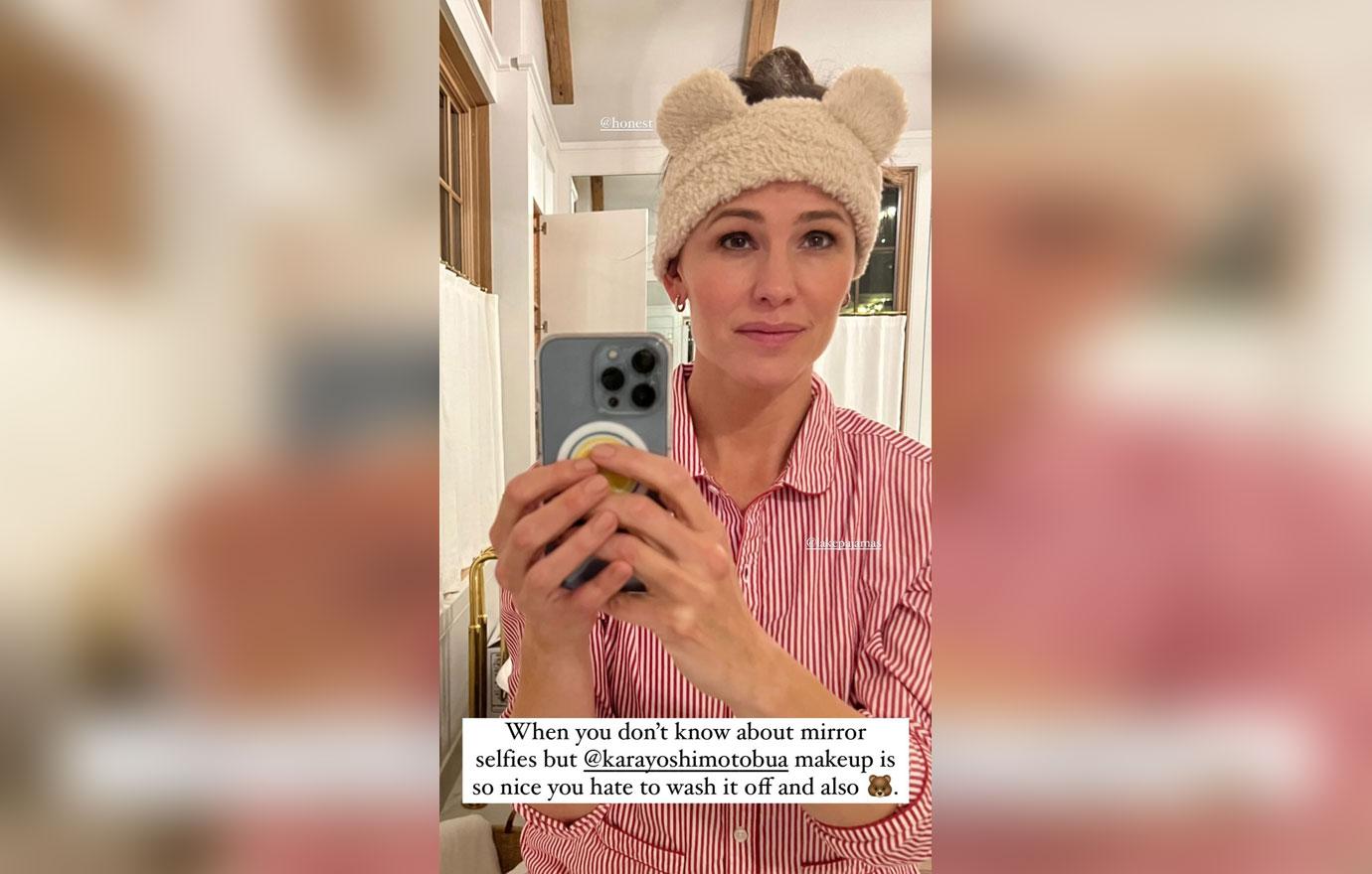 jennifer garner shows off youthful skin rare selfie