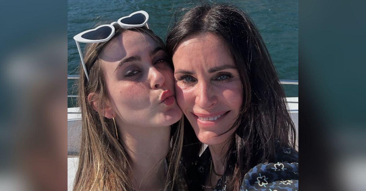 friends costars courteney cox jennifer aniston reunite dinner johnny mcdaid