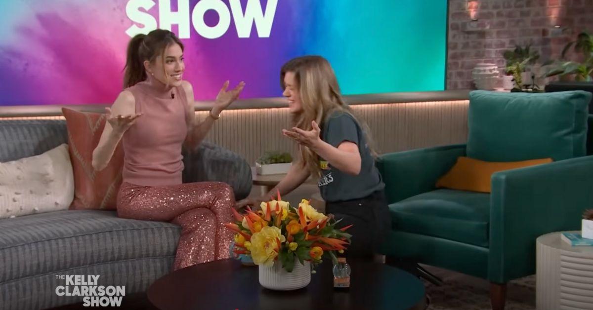 kelly clarkson caught awkwardly staring allison williams botox