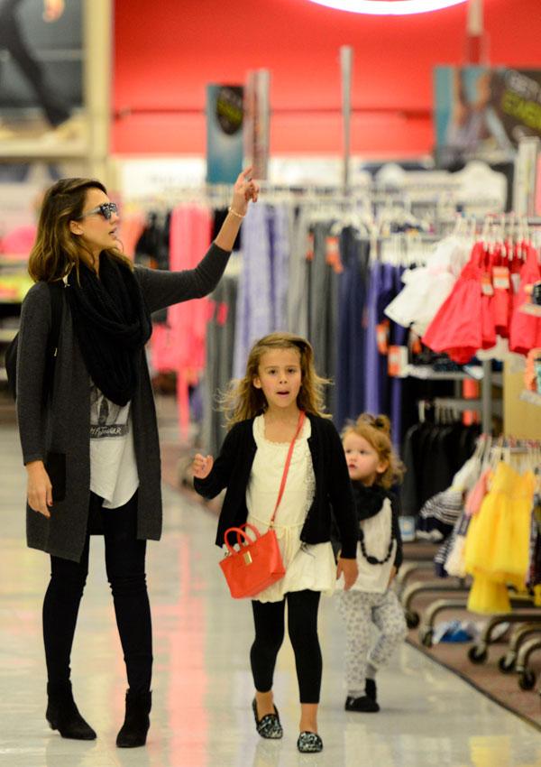 Jessica alba shopping