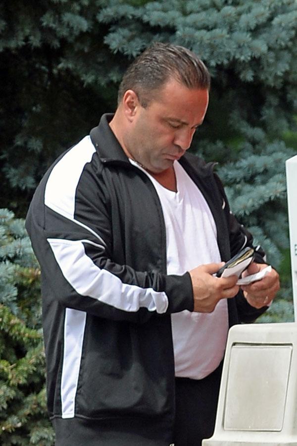 Joe Giudice spotted with another woman jersey bar