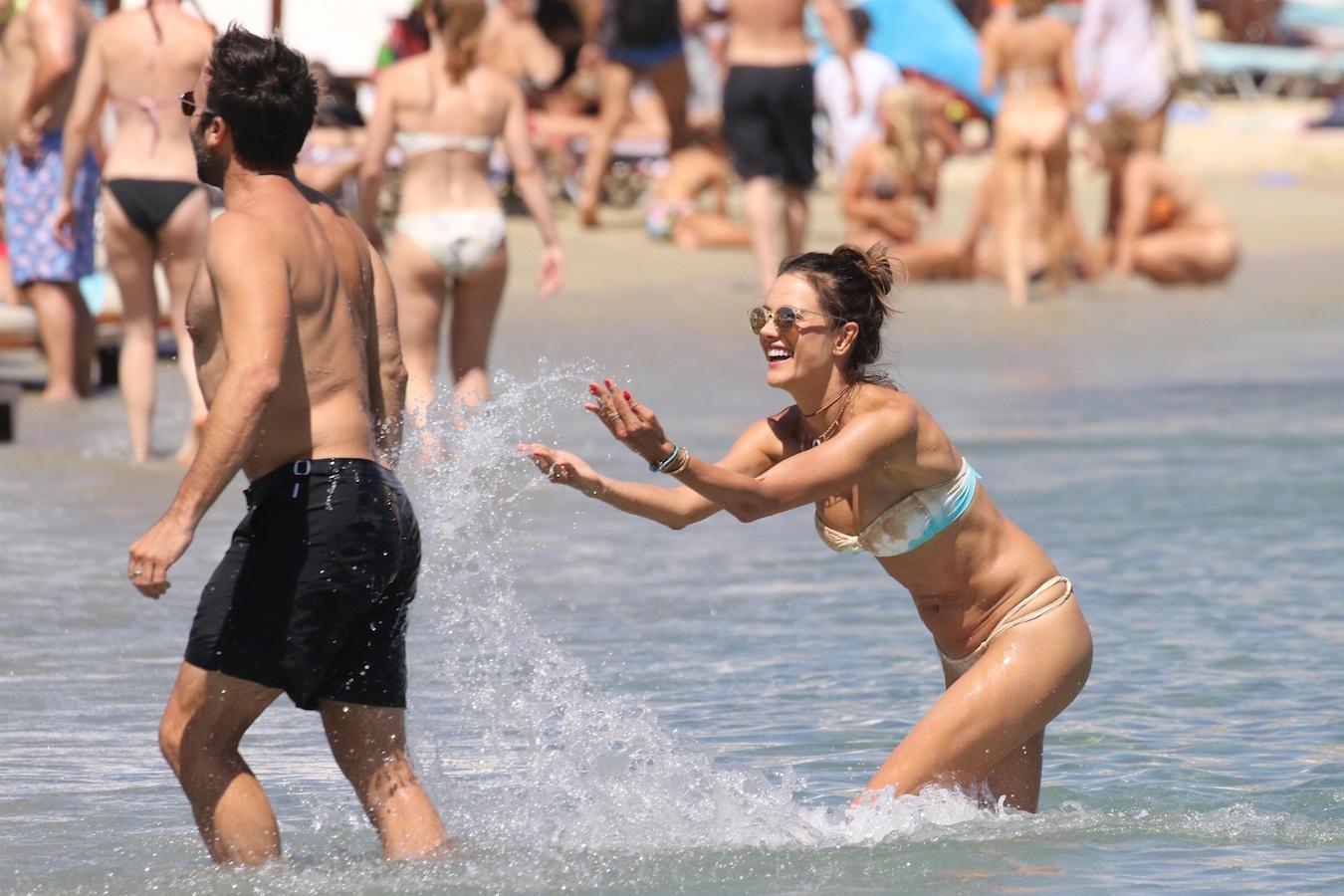 *EXCLUSIVE* Alessandra Ambrosio and Jamie Mazur enjoy a day at the beach with friends