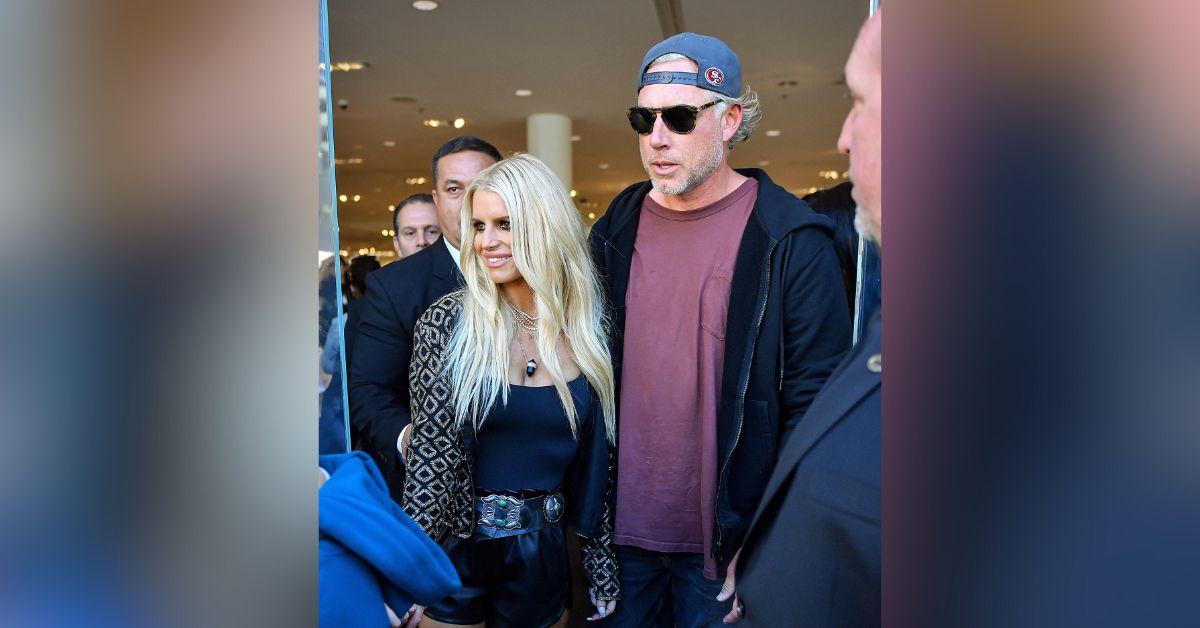 single jessica simpson flaunts her long legs cuddles daughter birdie